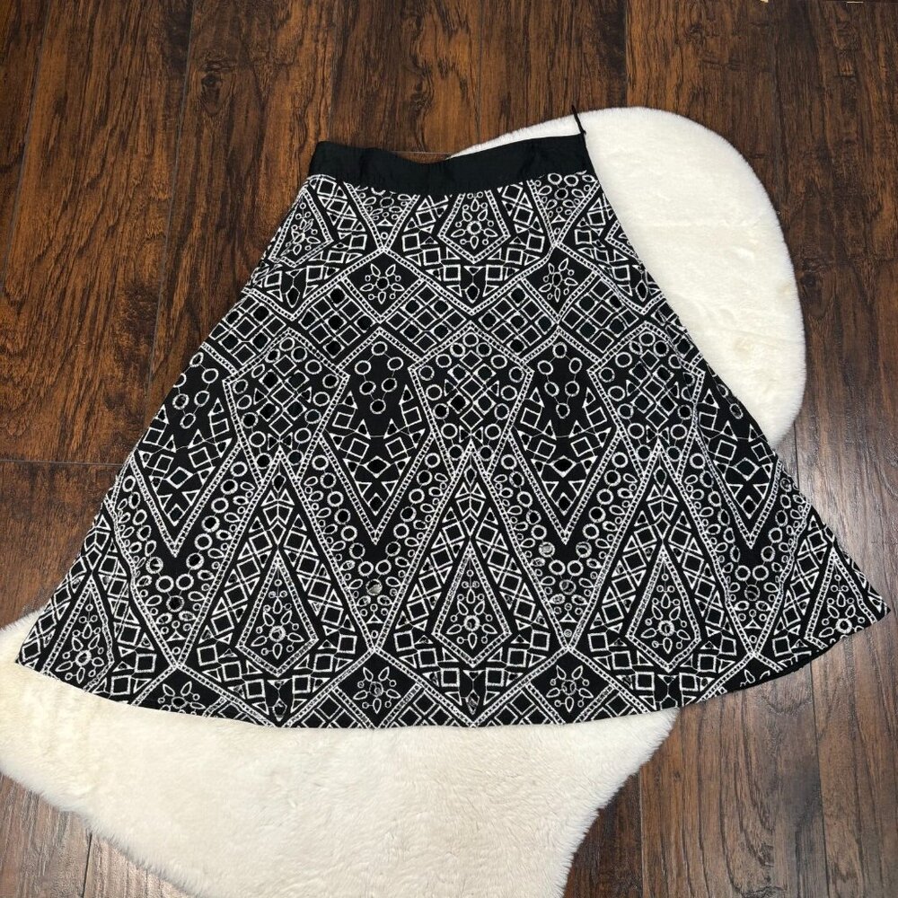 Banana Republic A-Line Skirt 6 Black White Eyelet Embroidered Knee-Length Cotton
